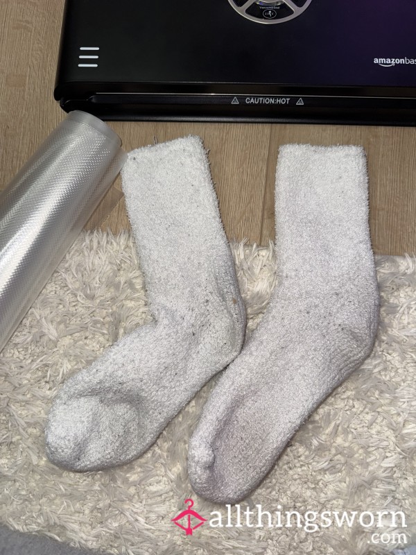 White Cozy Socks – 9th Month Pregnancy Edition 🧦🤍