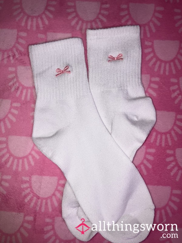 White Crew Length Socks With Pink Bows