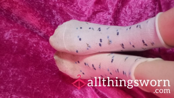White Cute Ankle Socks (extremely Dirty Soles)