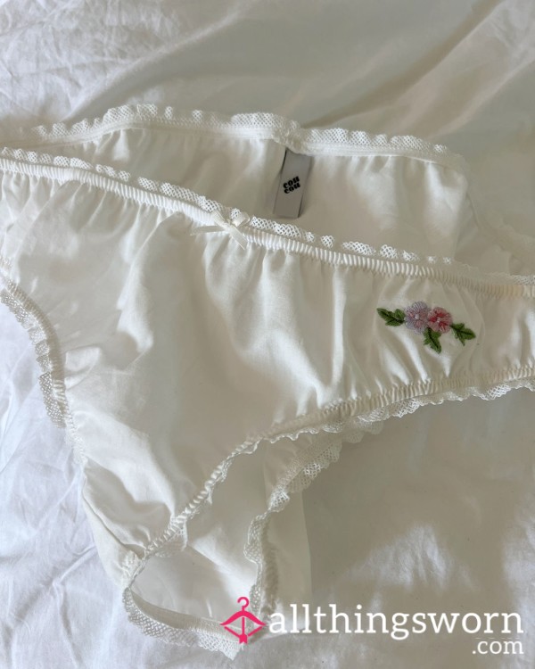 WHITE CUTE PANTIES
