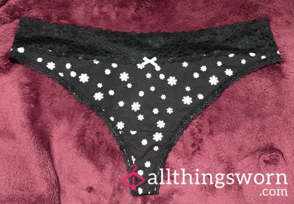 ~WHITE DAISY PRINT BLACK COTTON LACE TRIM THONG~