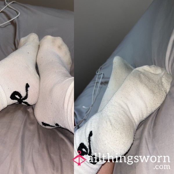 White Dirty Bow Socks