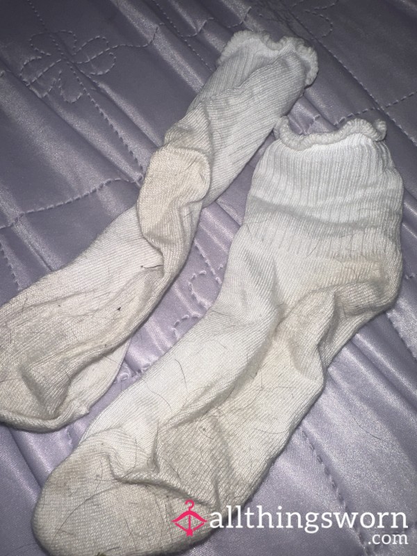 White Dirty Frilly Ankle Socks