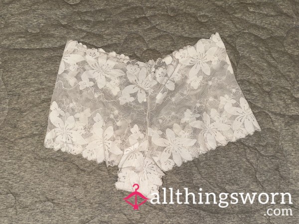 White Flor*l Lace Panties 🤭