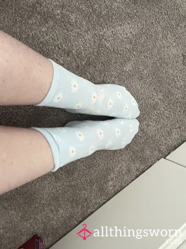 White Flower Ankle Socks