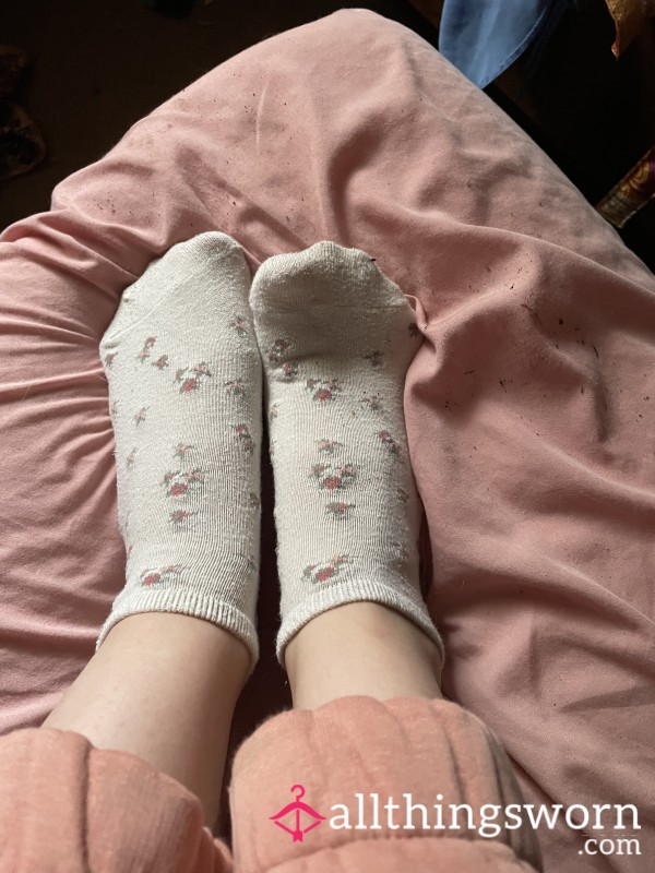White, Flowery Ankle Cotton Socks