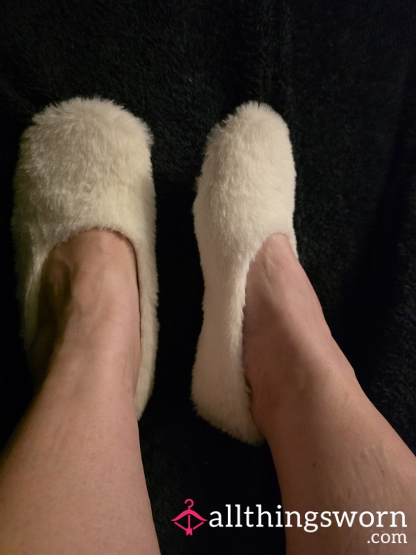 White.Fluffy.Slippers