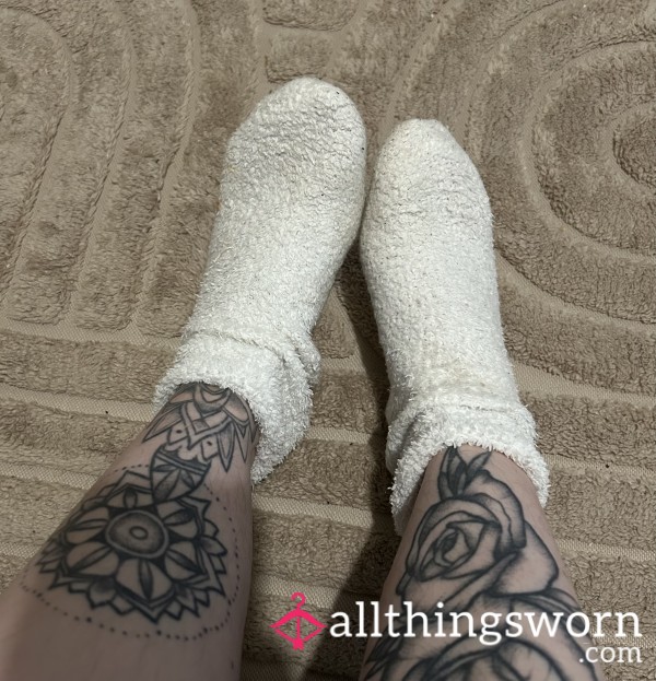 White Fluffy Socks ~ 1 Day Wear