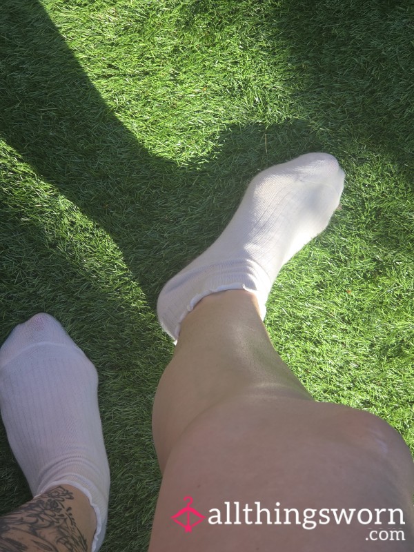White Frilly Ankle Socks