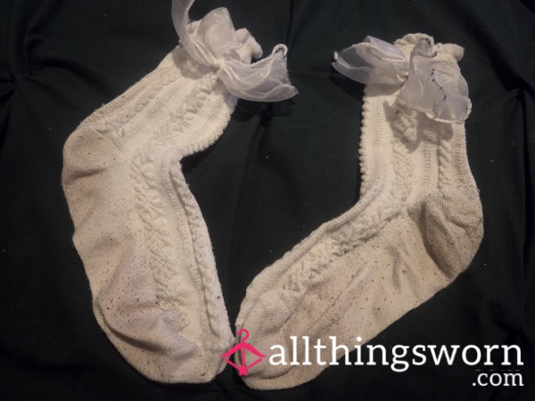 White Frilly With Bow Ankle Socks