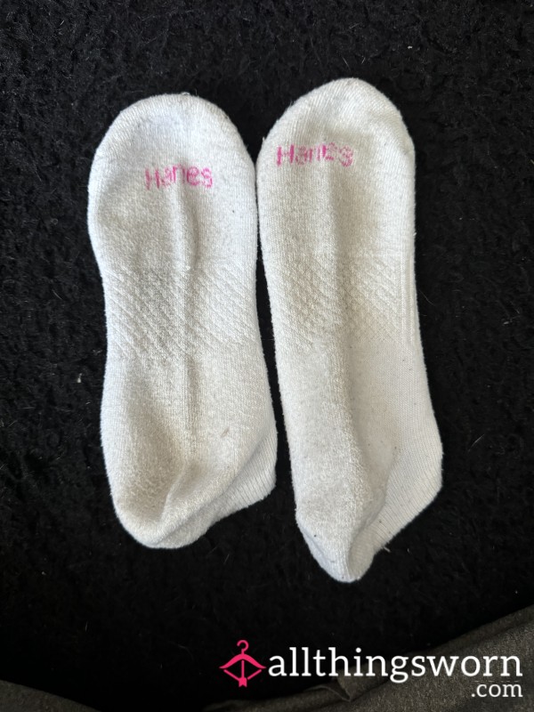 White Hanes Plain Socks! 🤍