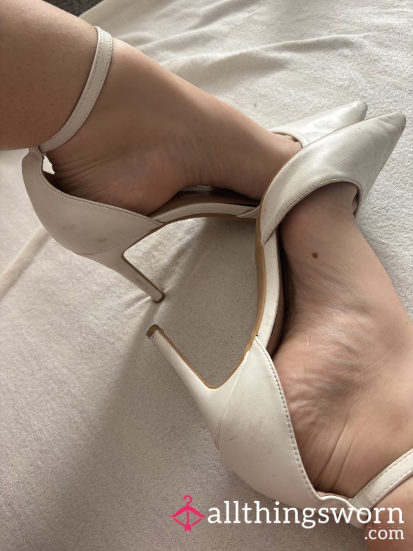 ‘White’ High Heels, Dirty Inside And Out😈🦶😈