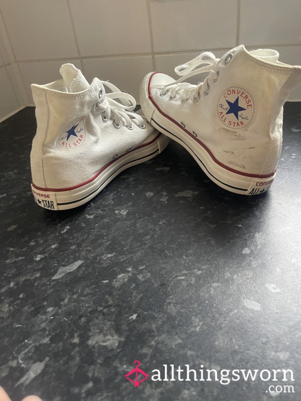 🤍 White High-Top Authentic Converse 🤍 Well-Worn Cla**ics 👟 / 📦 UK Shipping & 📸 Photo Set Included 🎥 Video Included.