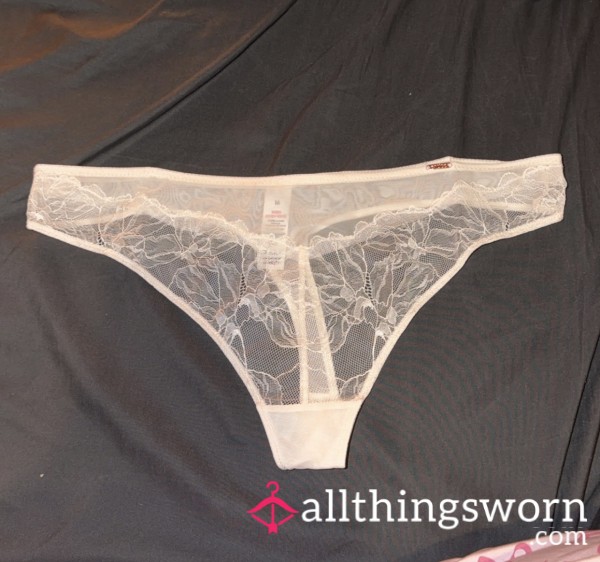 ✨ White Lace Thong – Soft, Delicate & Irresistible ✨