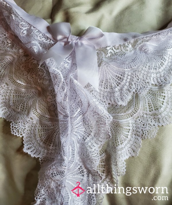 White Lace With Back Bow 🖤