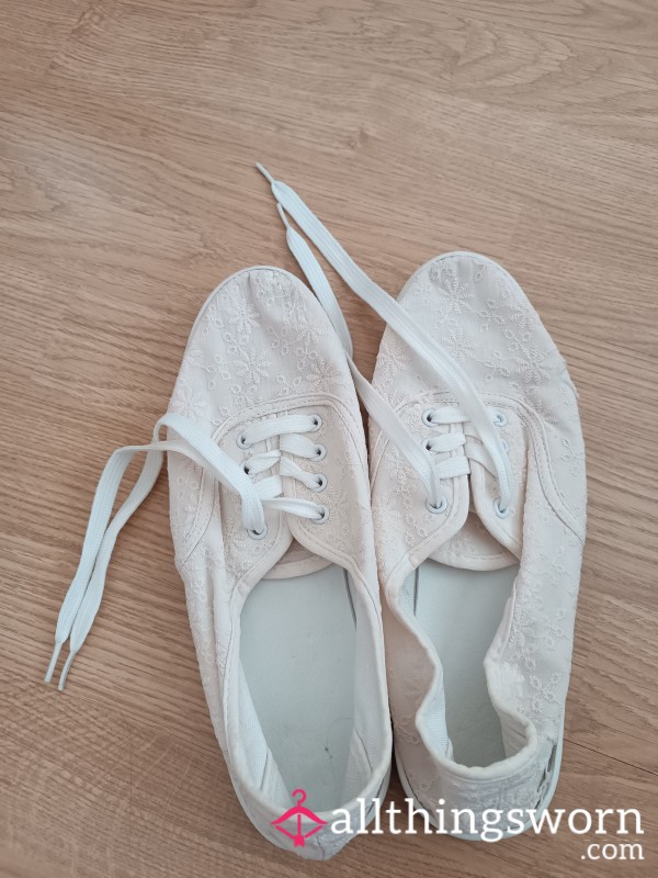 White Légère Shoes With Laces
