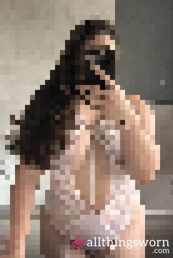 4 Pics Of Me In My White Lingerie 😈💋