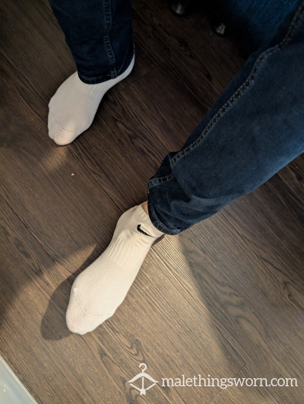 White Nike Ankle Socks