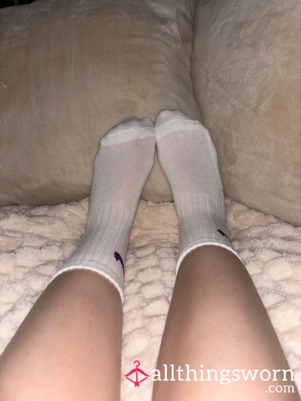 White Nike Crew Socks In Youth