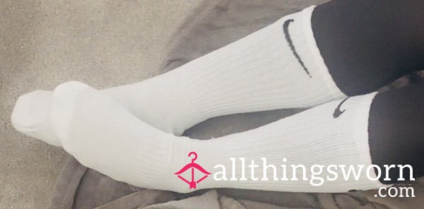 White Nike Crewe Socks