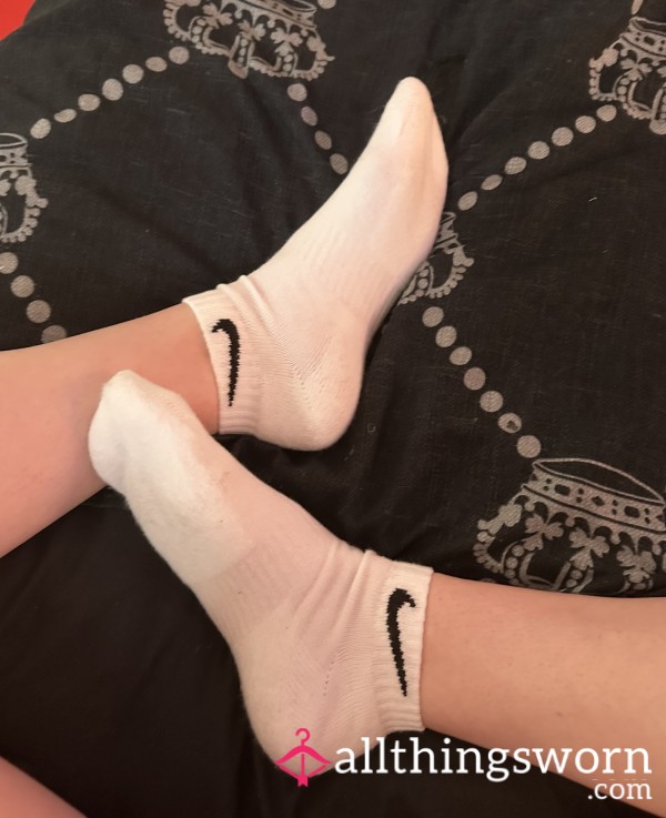 White Nike Everyday Ankle Socks