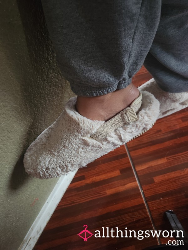 White Nike SE Calm Slippers 👟✨