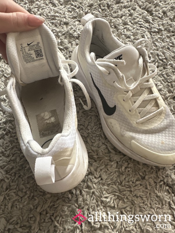 ❗️white Nike Trainers❗️