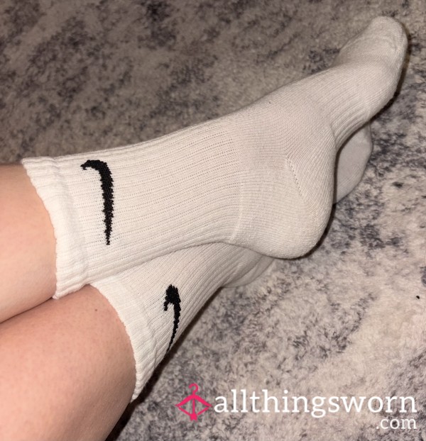 White Or Black Nike Socks 🧦