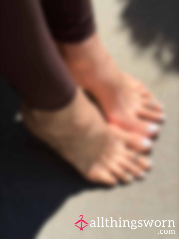 White Pedi & Toe Rings — 8 Photo Set