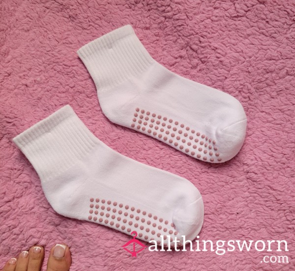 White Pilates Grippy Socks