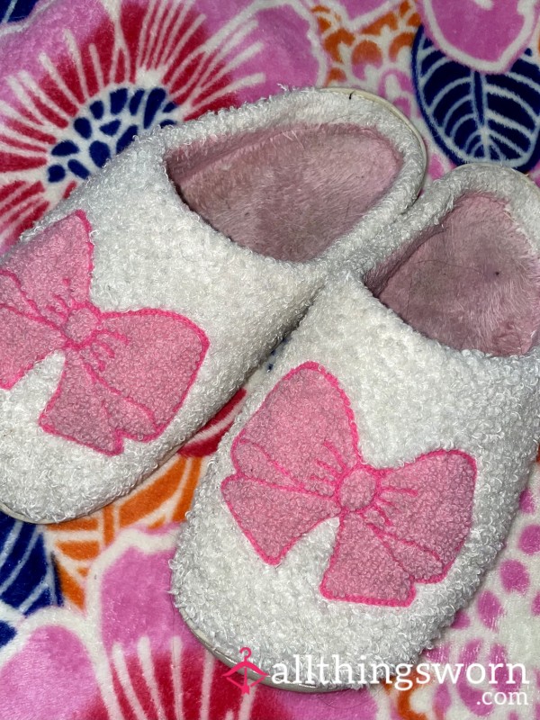 White Pink Slippers🎀