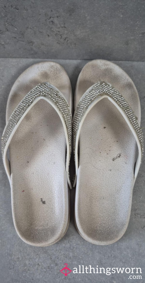 White Really Worn Sandals/thong Type, Smell Sweaty