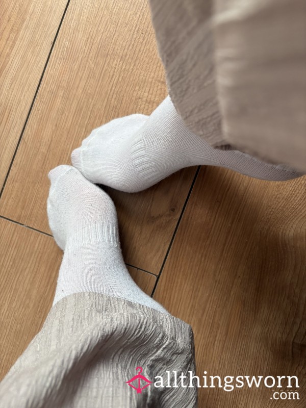 White Ribbed Ankle Socks