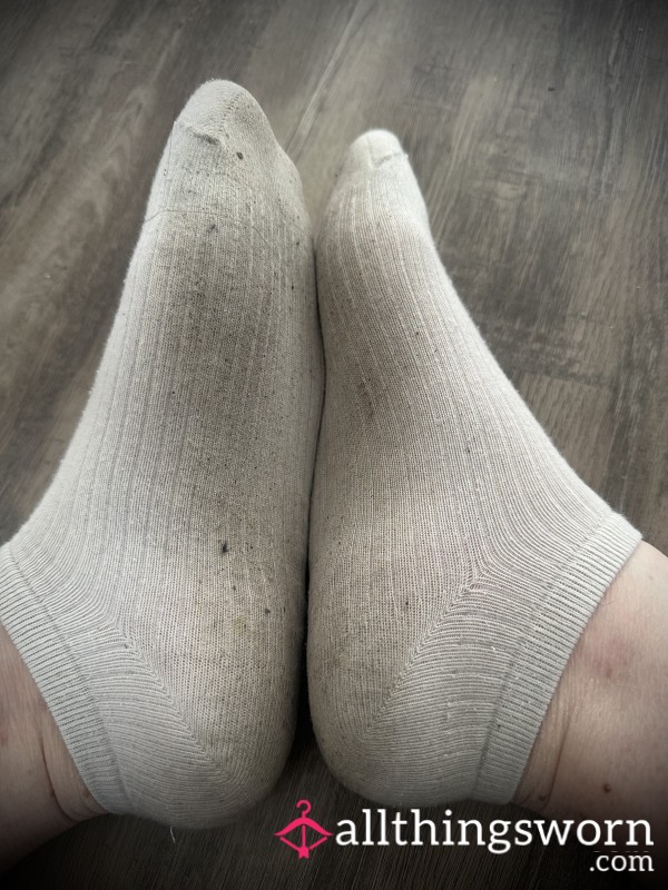 🖤🤍 White Ribbed Ankle Socks ~ 2 Days Wear 🤍🖤