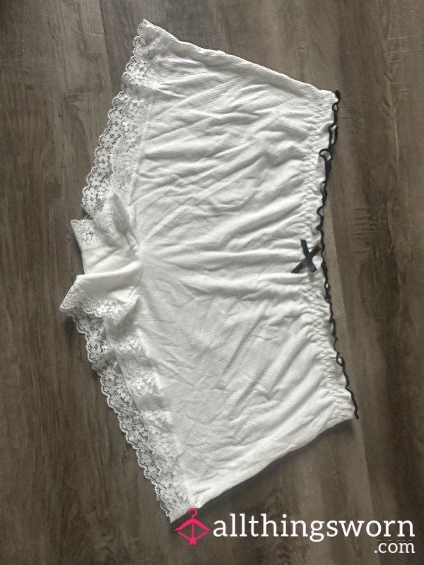 White Ribbed Panties With Lace And Black Trim (size2xl)