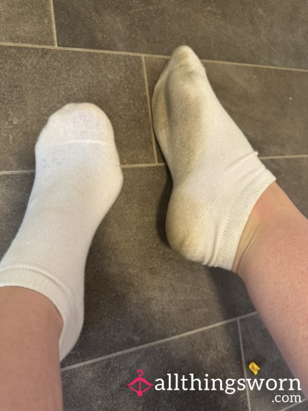 WHITE SHORT SOCKS