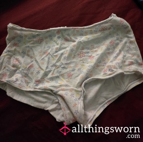 White Shorties With Flowers 💐