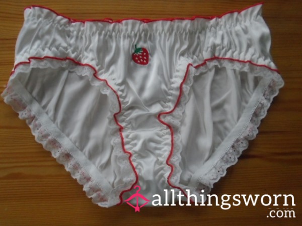 🍓White Silky Feel Panties😏