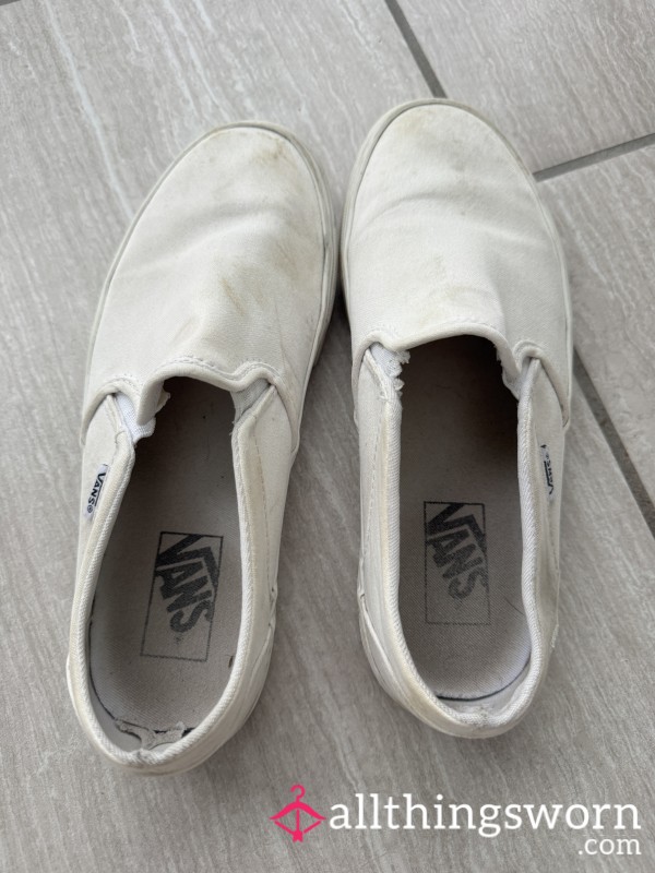 👟 White Slip On Vans