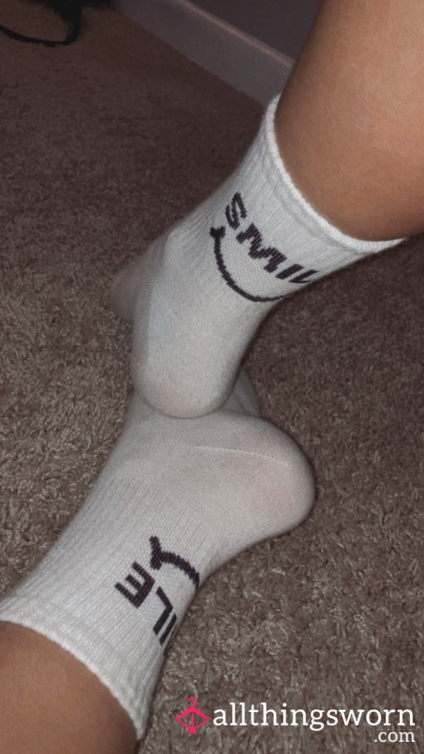 WHITE SMILEY