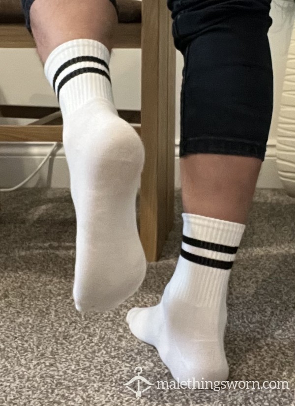 REDUCED PRICE White Sports Socks UK Size 8-11