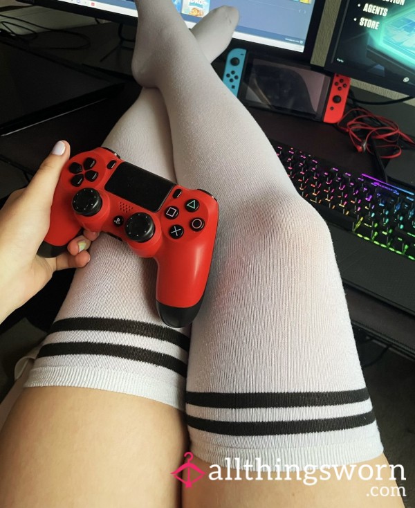 🥵 White Tigh High Socks 🥵