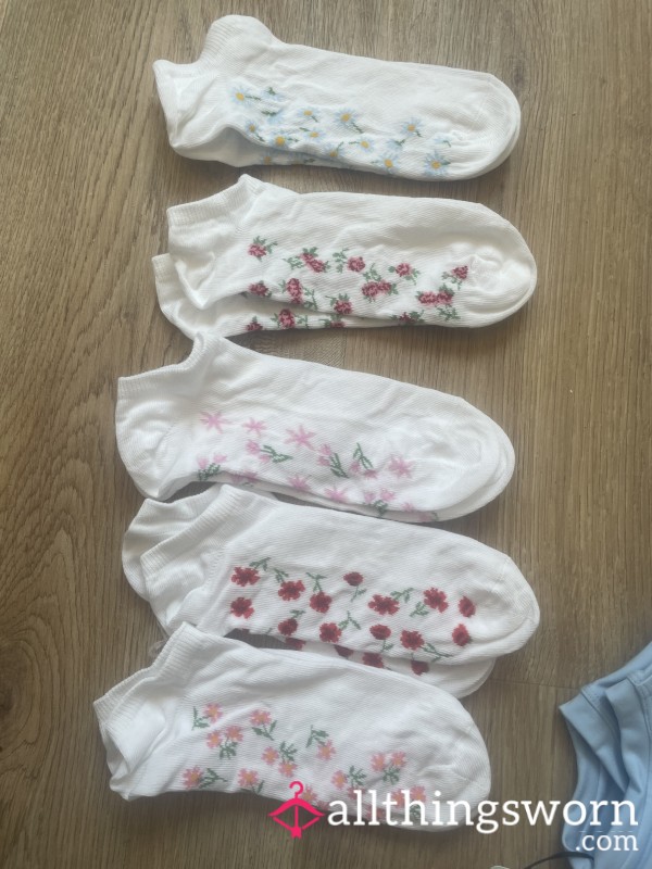 White Trainer Socks With Flower Detail