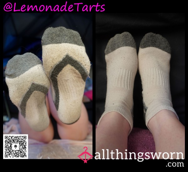 WHITE W/ DARK GREY STRIPES (SOCKS LISTING #18)