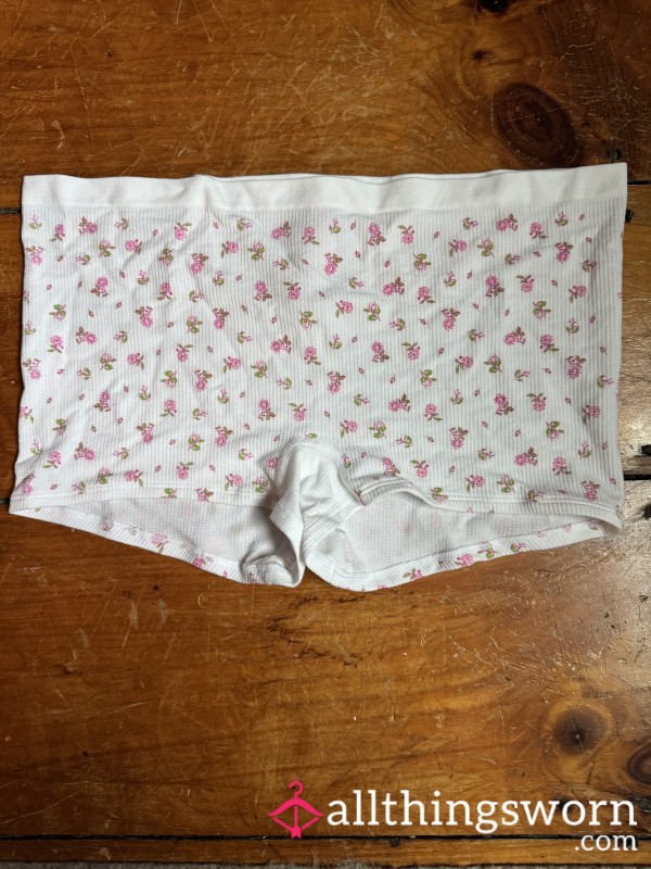 🤍🌸 White Waffle Knit Cotton With Pink Flor*l Print Boy Shorts, XXL, VS