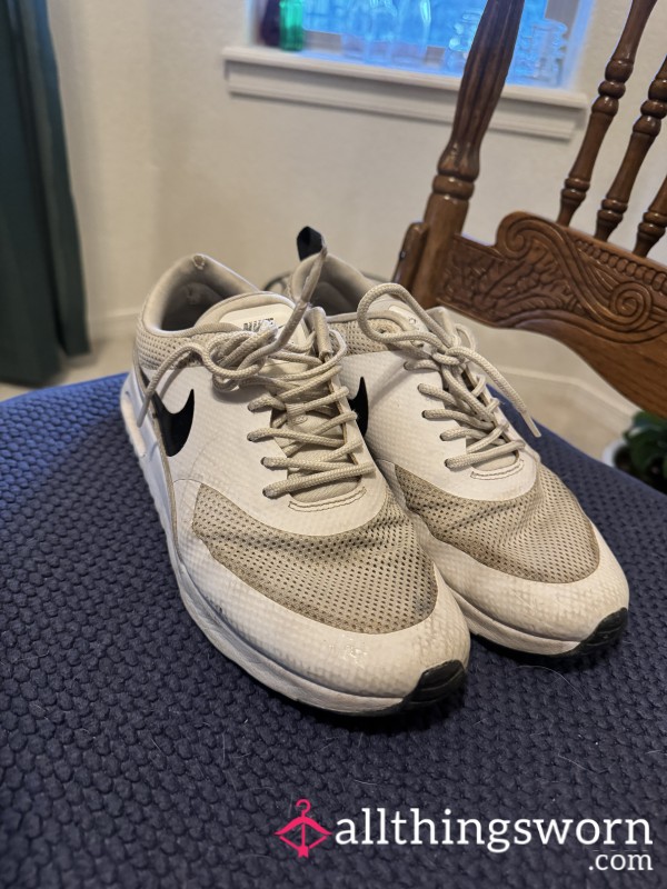 White Well-worn Size 8 Nike Air Max