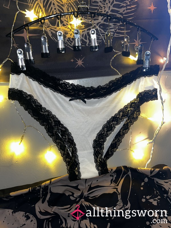 🖤 White With Black Lace 🖤