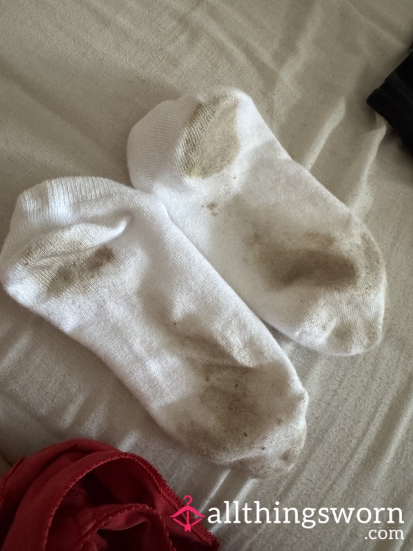 WHITE WORN ANKLE SOCKS