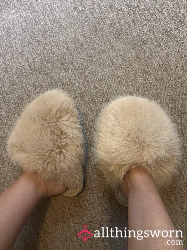 Who Loves Fluffy Slippers? Want To See What's Inside Them 😈😮‍💨 Or Buy The Slippers Your Choice