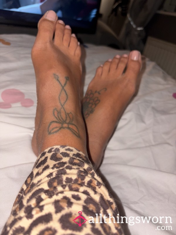 Who Loves Tanned Feet ?